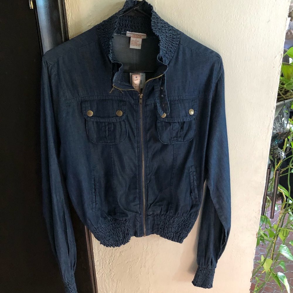 Jean Shirt / light jacket. Zippered Shacket 100% Cotton. Size Large